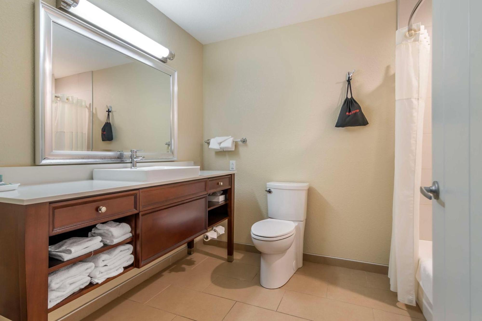 King Room Sofa Bed Bath Tub Disability Access or Non-Smoking,1552273834:JPEG